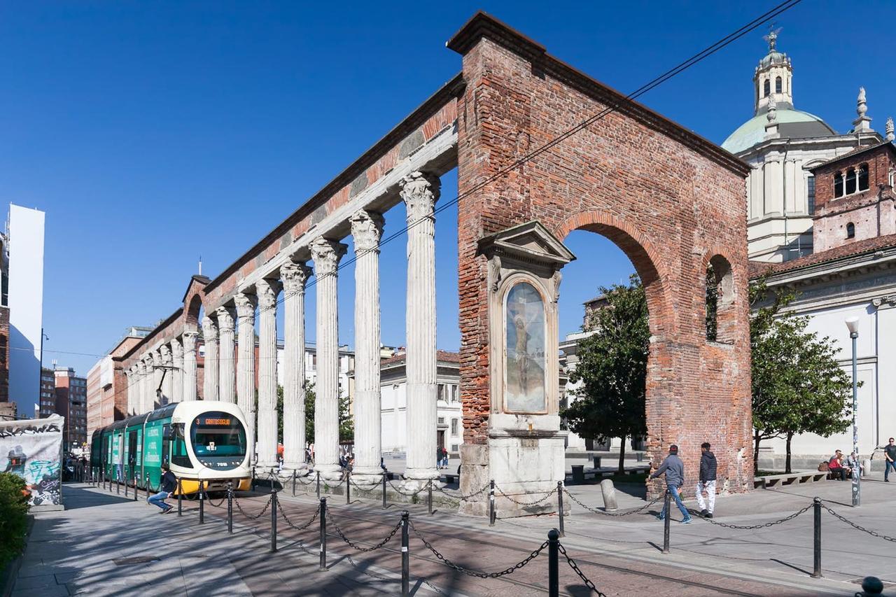 Duomo Views, Light, Jungle-Inspired Studio With Terrace Milan Luaran gambar